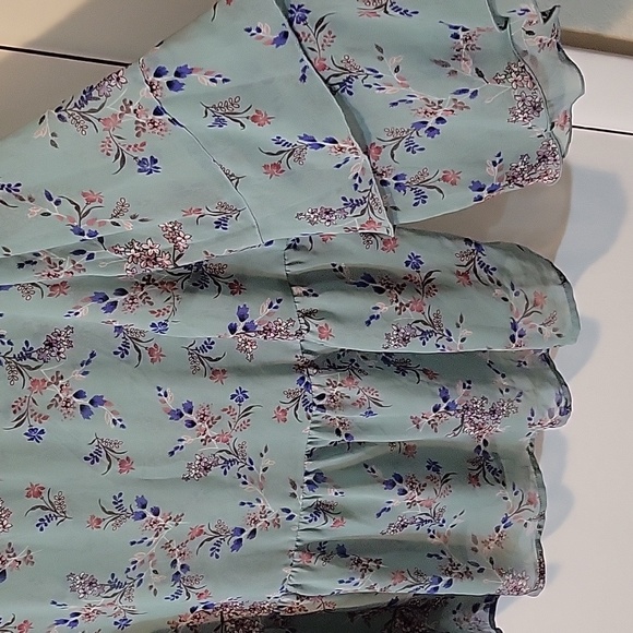 Arizona Jean Company Green Bell Sleeve Sheer Floral Blouse - Picture 3 of 8